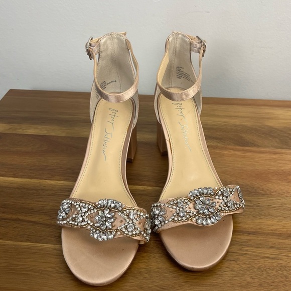 Betsey Johnson Women's Sb-Mel Heeled Sandal tan silver size 5.5 - Picture 2 of 14